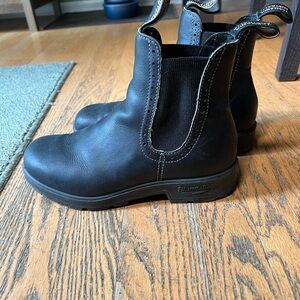 Blundstones size 8.5